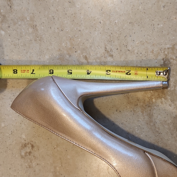 2010s Penny Loves Kenny size 8.5 gold/champagne platform heels - Picture 6 of 11